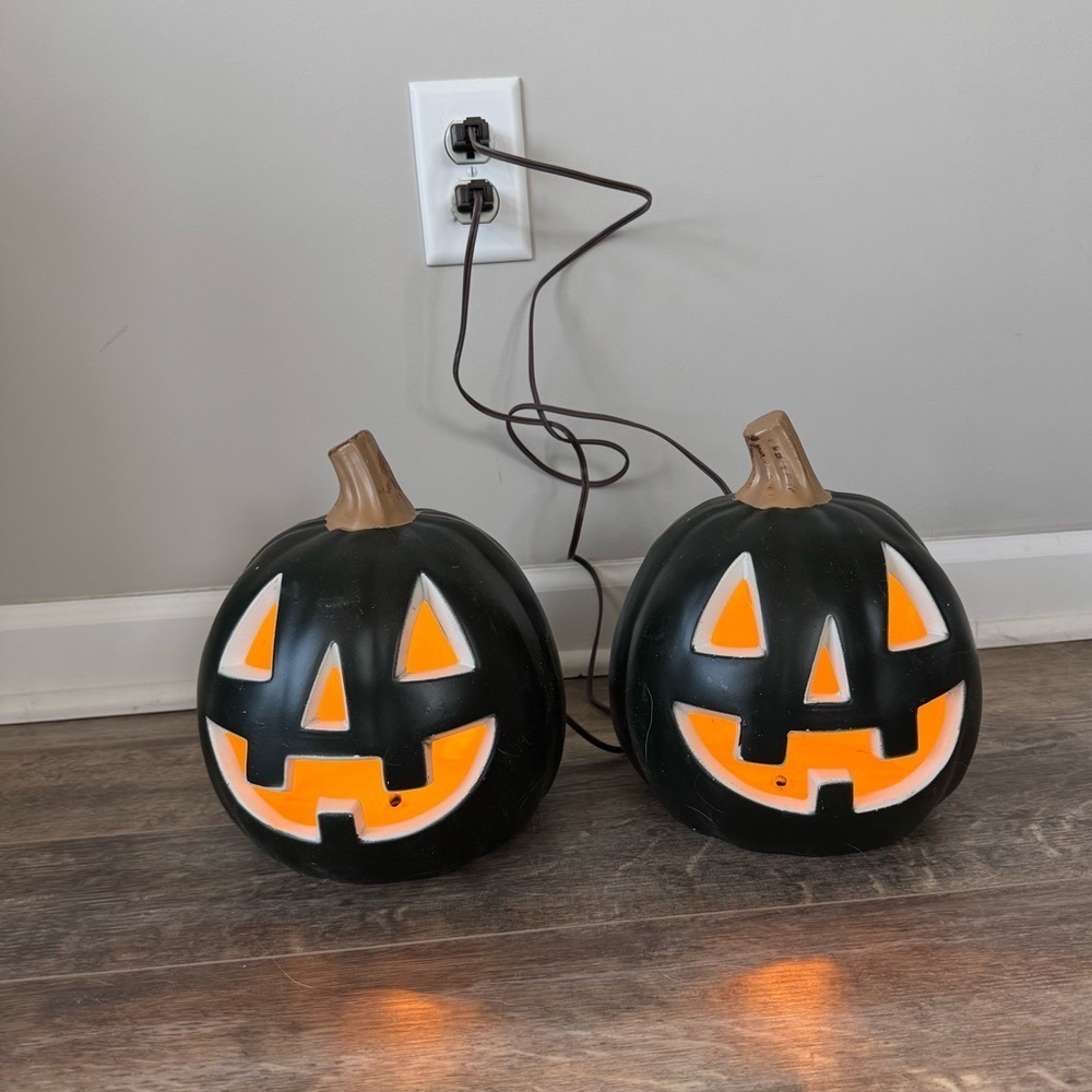 Halloween Jack-o’-lantern Black Pumpkin Plug-In Lights (2)